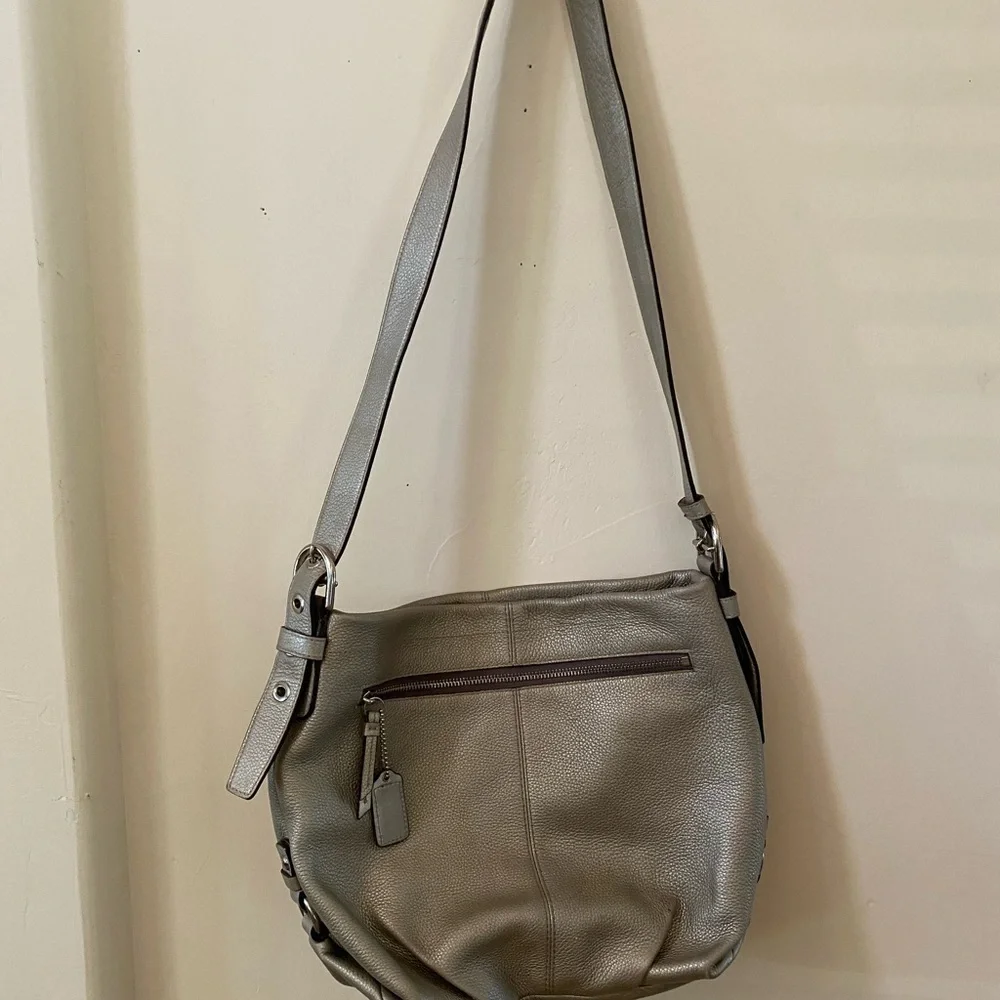 COACH HOBO METALLIC SILVER PEBBLED LEATHER SHOULDER BAG